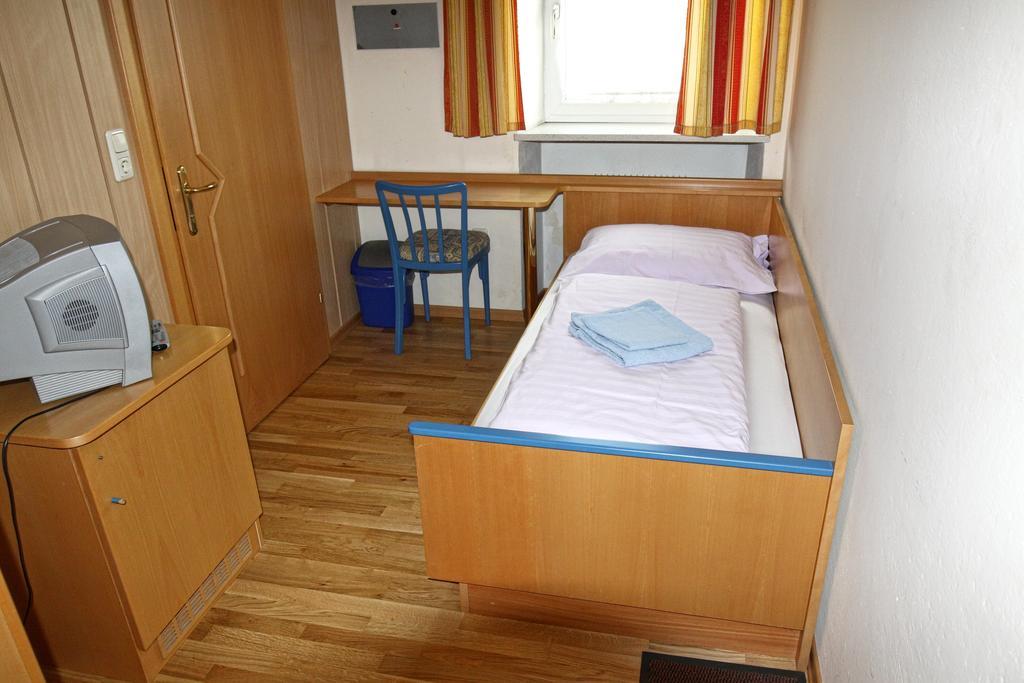 Stiftsgasthof Hochburg Szoba fotó